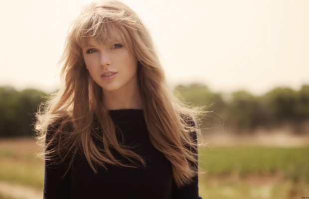 Taylor-Swift-2013-HD-Wallpaper-700x437
