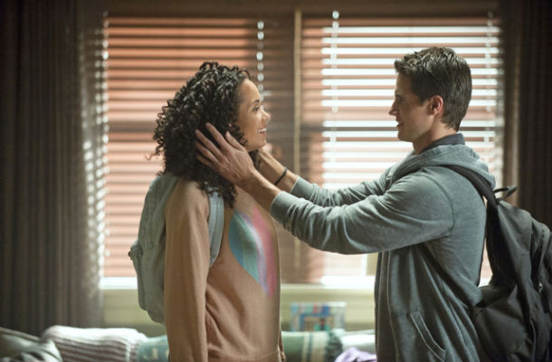 Pictured (L-R): Madeleine Mantock as Astrid Finch and Robbie Amell as Stephen Jameson -- 
Photo: Cate Cameron/The CW
