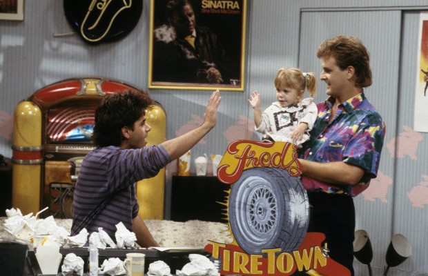 FULL HOUSE - "Jingle Hell" - Airdate: November 11, 1988. (Photo by ABC Photo Archives/ABC via Getty Images)JOHN STAMOS;MARY-KATE/ASHLEY OLSEN;DAVE COULIER